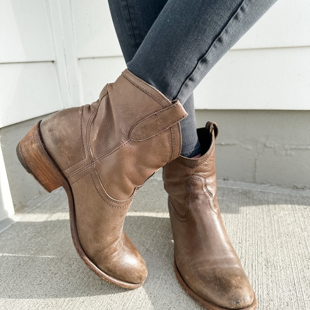 Frye Carson Boot